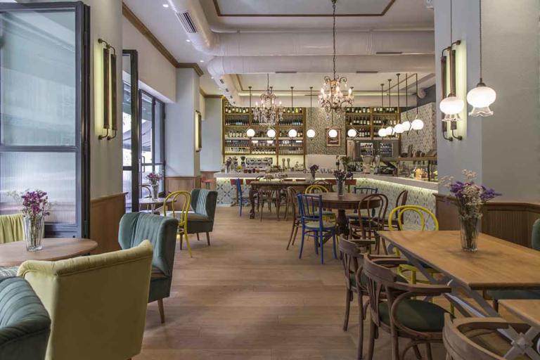 La maison du Grec: Ένα ελληνικό μπιστρό βγαλμένο από τις technicolor καρτ ποστάλ του παρελθόντος, στην καρδιά της Αθήνας