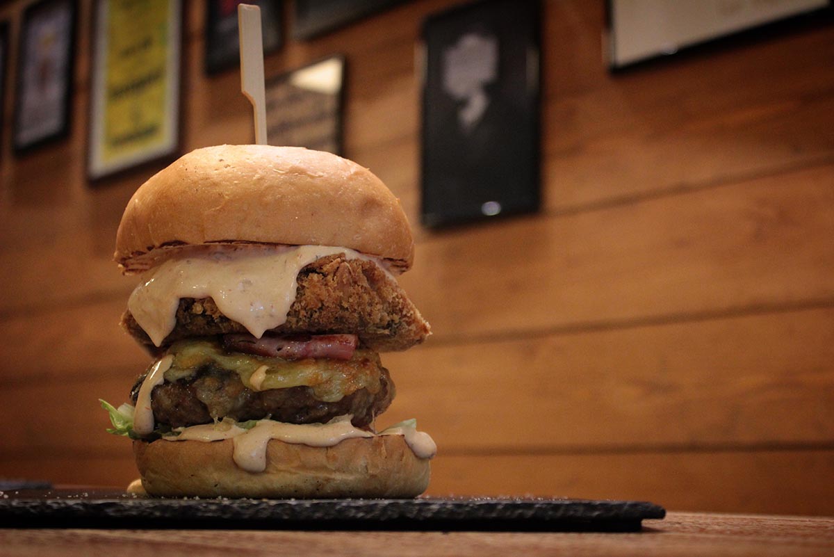 Juicy Grill Το «μπεργκερικό» θαύμα του Χολαργου έχει κάνει την Αθήνα