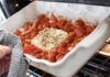 Ναι, το #bakedfetapasta είναι τόσο νόστιμο όσο και εύκολο (και έχει προκαλέσει ελλείψεις στην φέτα σε χώρες όπως η Φινλανδία)