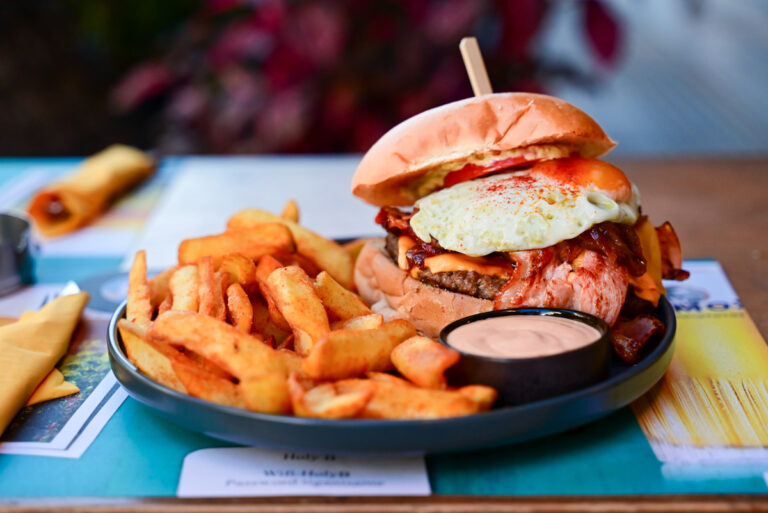 Holy B: Εκεί που το burger γίνεται σοβαρή υπόθεση 