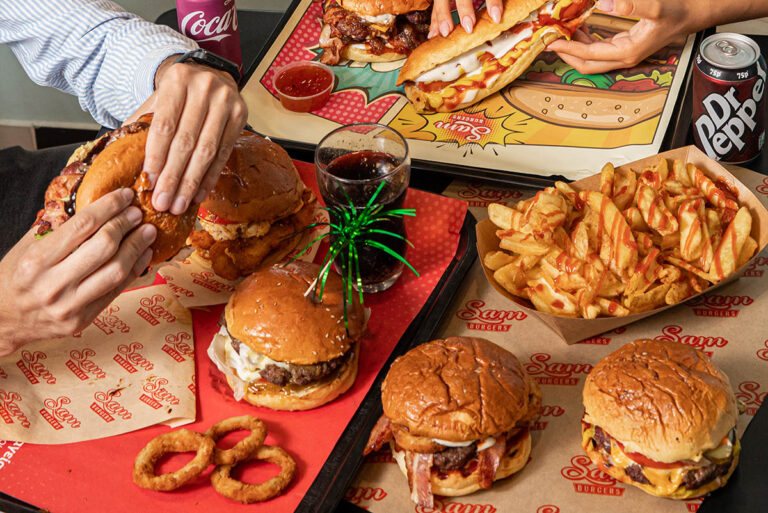 Sam Burgers: Αυθεντικές γεύσεις του αμερικάνικου Νότου και τα καλύτερα burgers που έχεις γευτεί, στο Κουκάκι