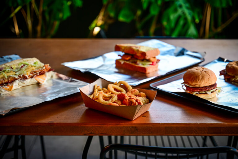 Hustlers Street Food: Tο burger που παίζει σε άλλο level, στις Αχαρνές 