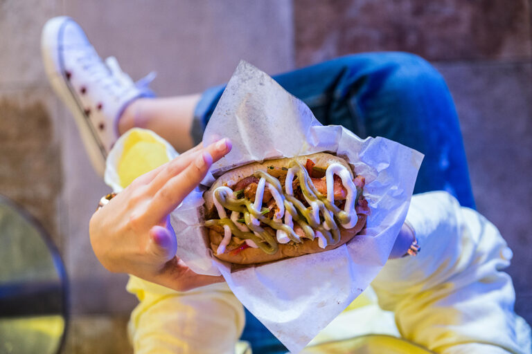 Street food & τα καλύτερα στέκια του: Όταν η νοστιμιά τρώγεται στο χέρι!