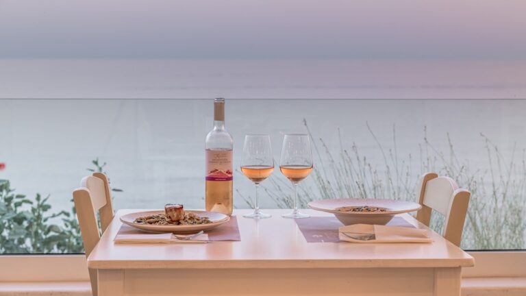 Kipos Restaurant:Το μυστικό που κρύβεται στον Κήπο της απόλαυσης, στη Μήλο