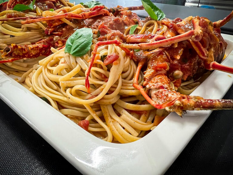 Alkis Restaurant: Αιγαιοπελαγίτικες γεύσεις με κοσμοπολίτικο αέρα, στα Πολλώνια