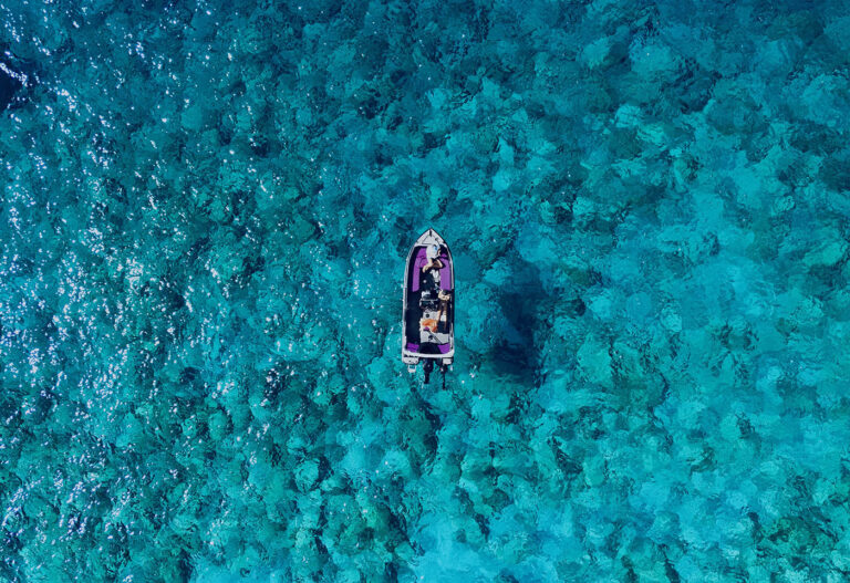 Milos Sea Tours – Εσύ, το σκάφος κι η Μήλος στα πόδια σου!