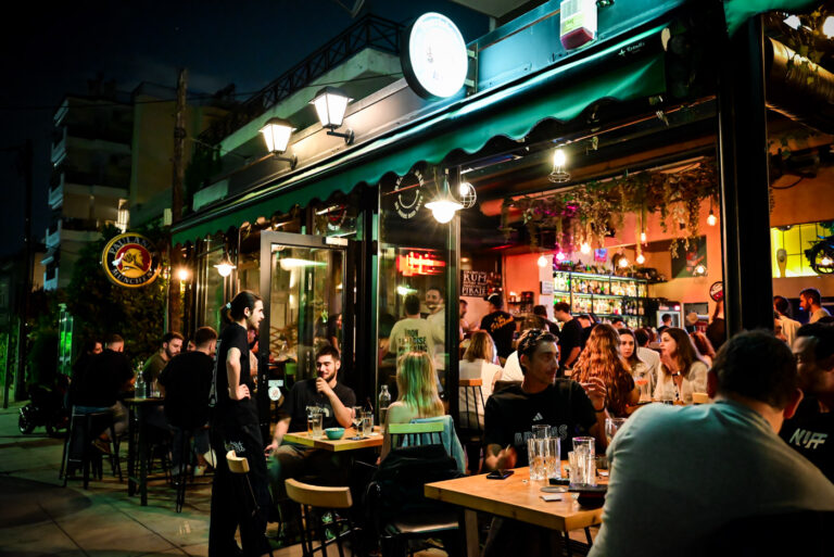Beerla Bar: Από το brunch μέχρι τα shakers, στην Αργυρούπολη