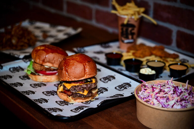 Το Secret Burger στου Ζωγράφου έχει αποκωδικοποιήσει τα μυστικά του καλού street food