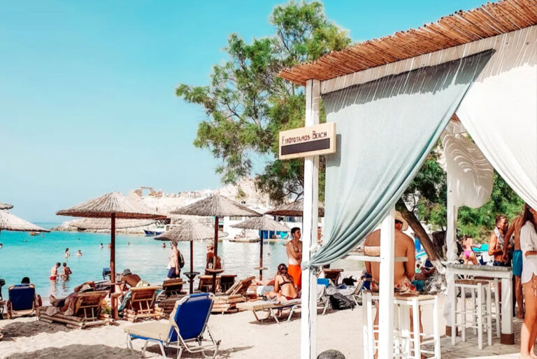 Απόλαυσε την ημέρα σου με τον καλύτερο τρόπο, δίπλα στη θάλασσα, στο My Beach Bar στη Μήλο