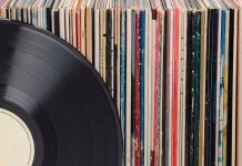 Gen Z: Γιατί επιστρέφει θριαμβευτικά το βινύλιο